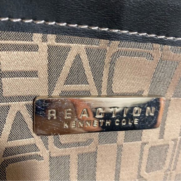 Kenneth Cole Garment Bag Monogrammed with Multiple Pockets and Shoulder Strap - Picture 5 of 15